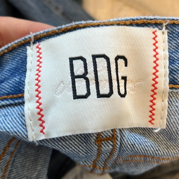 This is a BDG jeans are super comfy and straight leg in size 28 - Picture 3 of 4